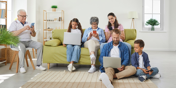 Digital Detox: Managing Screen Time Around Seniors